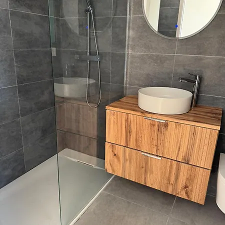 Apartment Fully Renovated 2 Bedrooms In Old